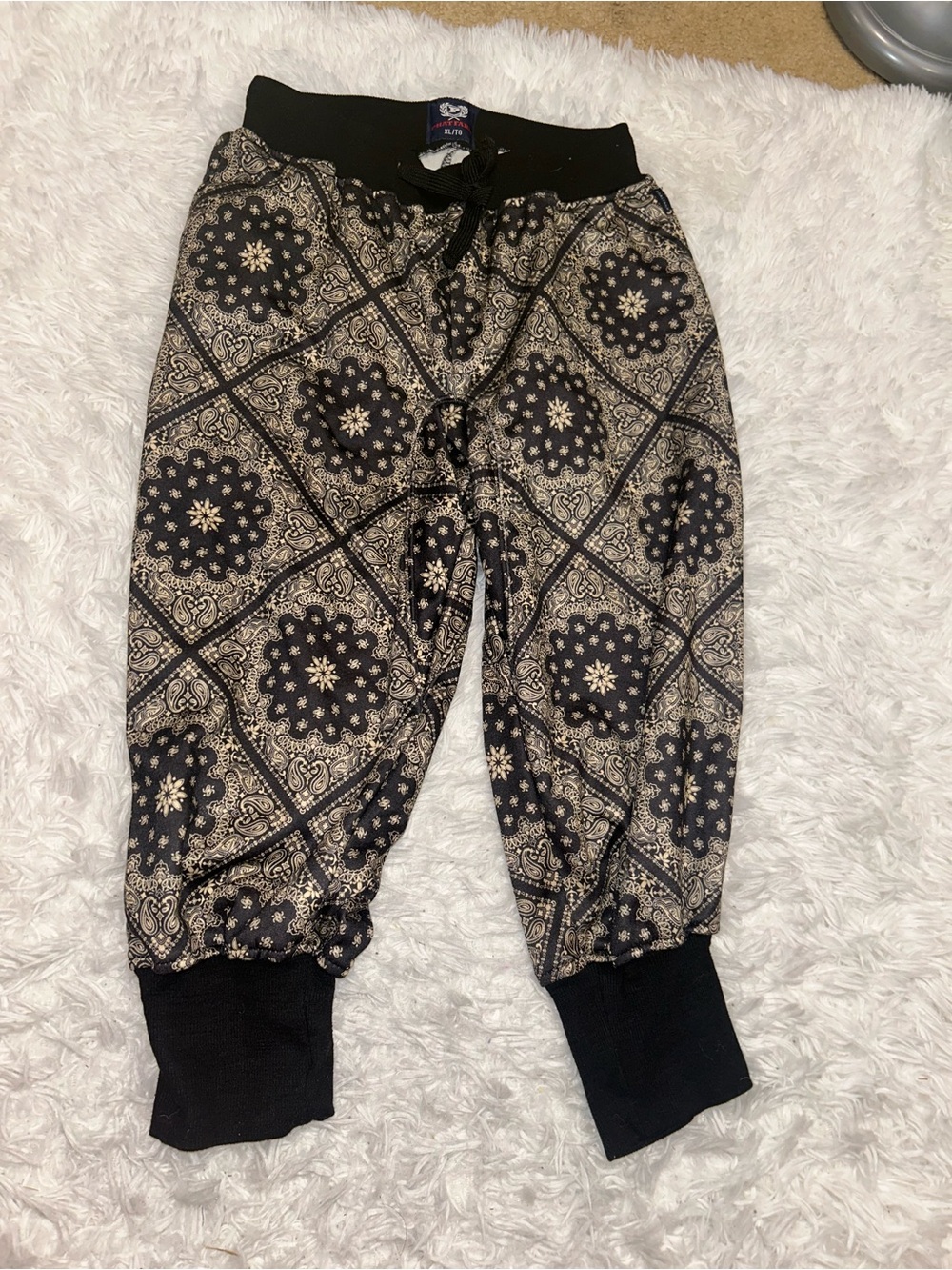 Phat Farm bandana print black cropped joggers pants men’s size XL